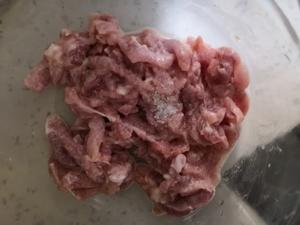 大蒜（蒜苗）炒肉丝（肉丝超嫩超下饭版）的做法 步骤4