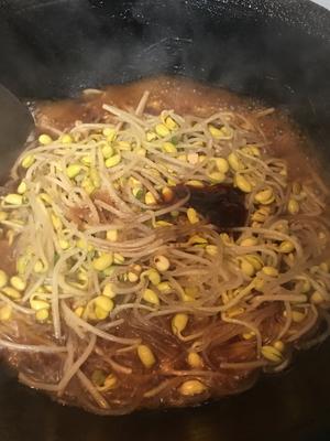 又一道费米饭?的菜「黄豆芽炒粉条」好吃?的做法 步骤12