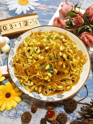 又一道费米饭?的菜「黄豆芽炒粉条」好吃?的做法 步骤14