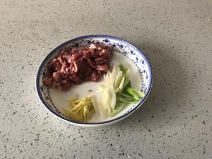 蕨菜炒肉的做法 步骤4