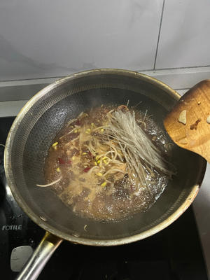 黄豆芽炖粉条的做法 步骤7