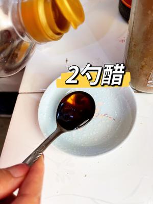 大排档的气息酸辣豆芽菜的做法 步骤3