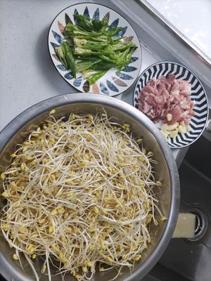 肉炒黄豆芽的做法 步骤1