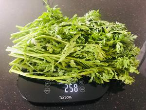 180#茼蒿拌豆腐干的做法 步骤1