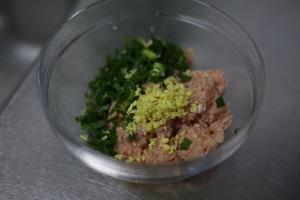 茼蒿鲜肉水饺的做法 步骤5