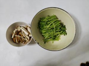 腐干拌茼蒿的做法 步骤2