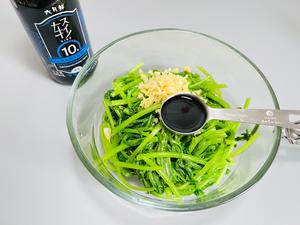 春天的美味‼️凉拌茼蒿的做法 步骤7