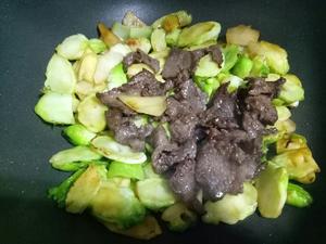 芥菜头炒牛肉的做法 步骤7