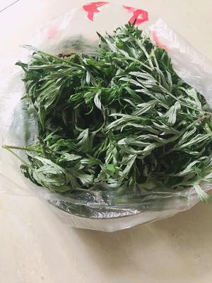 油煎版腊肉野菜蒿子粑粑的做法 步骤2