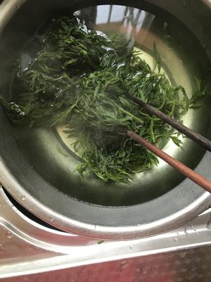 油煎版腊肉野菜蒿子粑粑的做法 步骤9