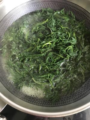 油煎版腊肉野菜蒿子粑粑的做法 步骤8