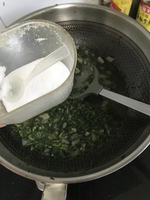 油煎版腊肉野菜蒿子粑粑的做法 步骤18