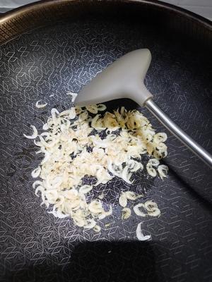 超简单孩子菜谱——虾皮豌豆尖的做法 步骤3