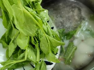 椒香肉片菜苔豌豆尖汤的做法 步骤6