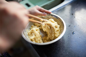 香炸小酥肉的做法 步骤2