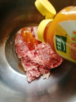 玉米蔬菜猪肉饺子+太太乐鲜鸡汁芝麻香油菜谱的做法 步骤7