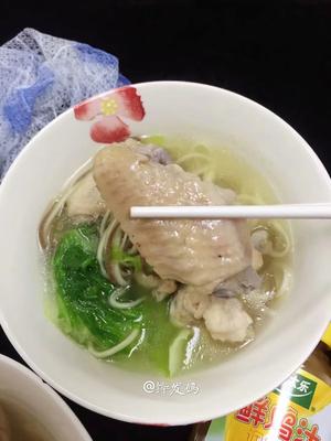 鲜鸡汁鸡翅白菜面条汤＋太太乐鲜鸡汁芝麻香油的做法 步骤14