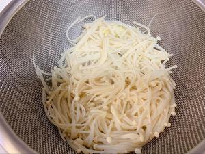 1年7本食谱100道菜，之95：醋拌芝麻卷心菜的做法 步骤7