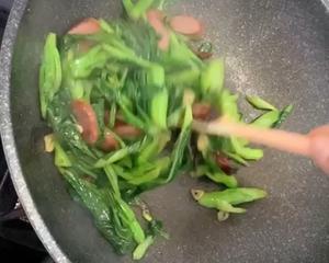 下饭菜香肠炒菜心的做法 步骤5