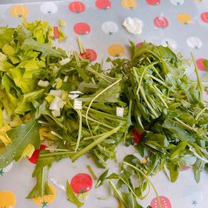 温泉蛋&烟熏三文鱼の春日绿沙拉的做法 步骤5