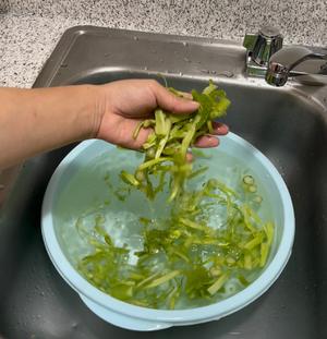 生炒菜心和生炒芥菜（两个菜）的做法 步骤2