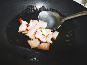 湖北人最爱の【腊肉炒红菜薹】的做法 步骤3