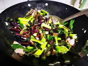 湖北人最爱の【腊肉炒红菜薹】的做法 步骤6