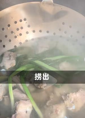 复刻红烧排骨 陈皮排骨蒜蓉菜心鸡蛋虾仁炒黄瓜菜饭锅巴饭的做法 步骤4