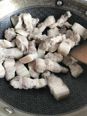 花菇黄豆焖肉五花肉的做法 步骤1