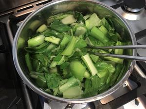 上海绿杨村【香菇菜包】提褶包操作视频/包子注意点的做法 步骤4