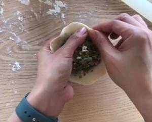 上海绿杨村【香菇菜包】提褶包操作视频/包子注意点的做法 步骤22