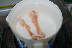 超好吃的香菇炖鸡面的做法 步骤3