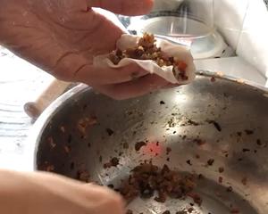 皮薄馅大纯手工猪肉香菇糯米烧卖 包法超简单@【厨房记忆】的做法 步骤11