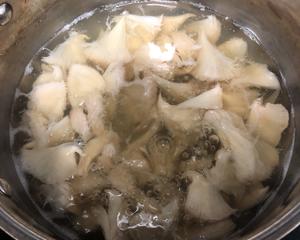 手撕猴头菇（家常）的做法 步骤2