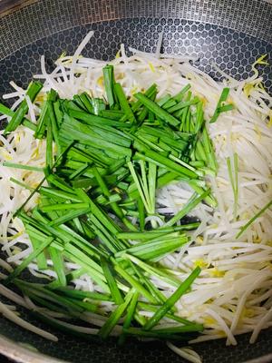 绿豆芽炒韭菜（清清爽爽）的做法 步骤4