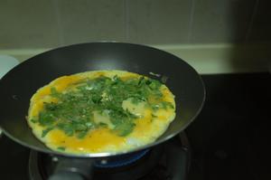 Gruyère and Watercress Omelette 库耶尔豆瓣菜煎蛋的做法 步骤2