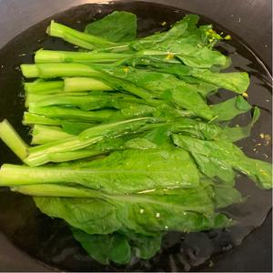 蒜蓉菜心（翠绿的菜心很有食欲）的做法 步骤1