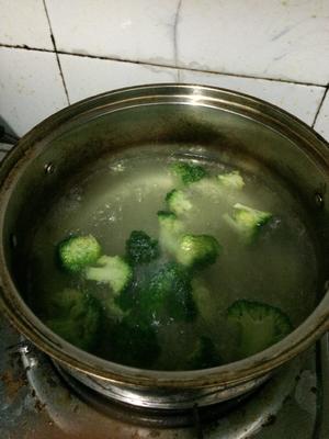 蚝油西洋菜炒鸡胸肉的做法 步骤4