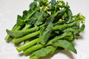 芥兰炒腊肠的做法 步骤1