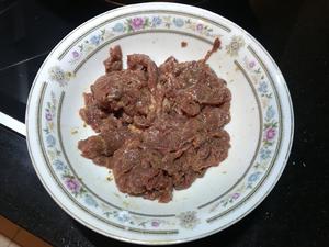 芥兰牛肉粿条（炒牛河）的做法 步骤1