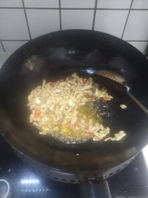 家常｜小炒水芹菜的做法 步骤4