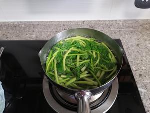 凉拌水芹的做法 步骤2