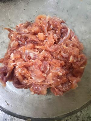 广式芥兰肉片蒸米粉的做法 步骤5