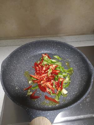 水芹菜焖黄鳝的做法 步骤1