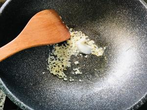口感清脆色泽鲜绿?清炒蒜蓉芥兰的做法 步骤4