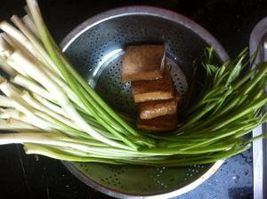 水芹炒豆干 本帮菜 清火菜的做法 步骤1