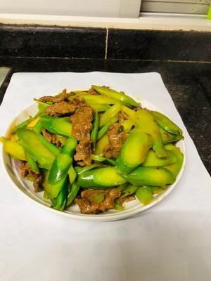 牛肉炒有机芥兰的做法 步骤7