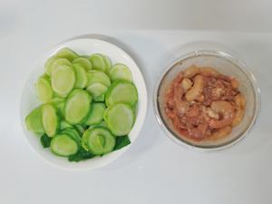 当芥兰梗梗遇上虾仁与肉片的做法 步骤1