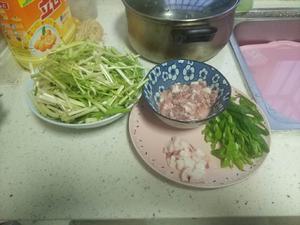 芹芽炒肉丝的做法 步骤3