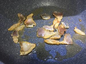 超简单快手菜 腊肉炒芥兰的做法 步骤3